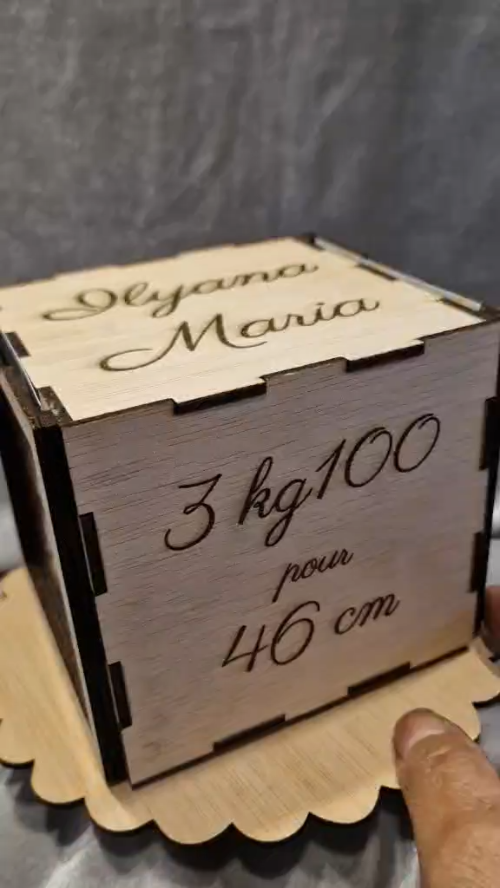 [Laser cut and engrave] Cube souvenir de naissance personnalisé avec prénom et informations de bébé