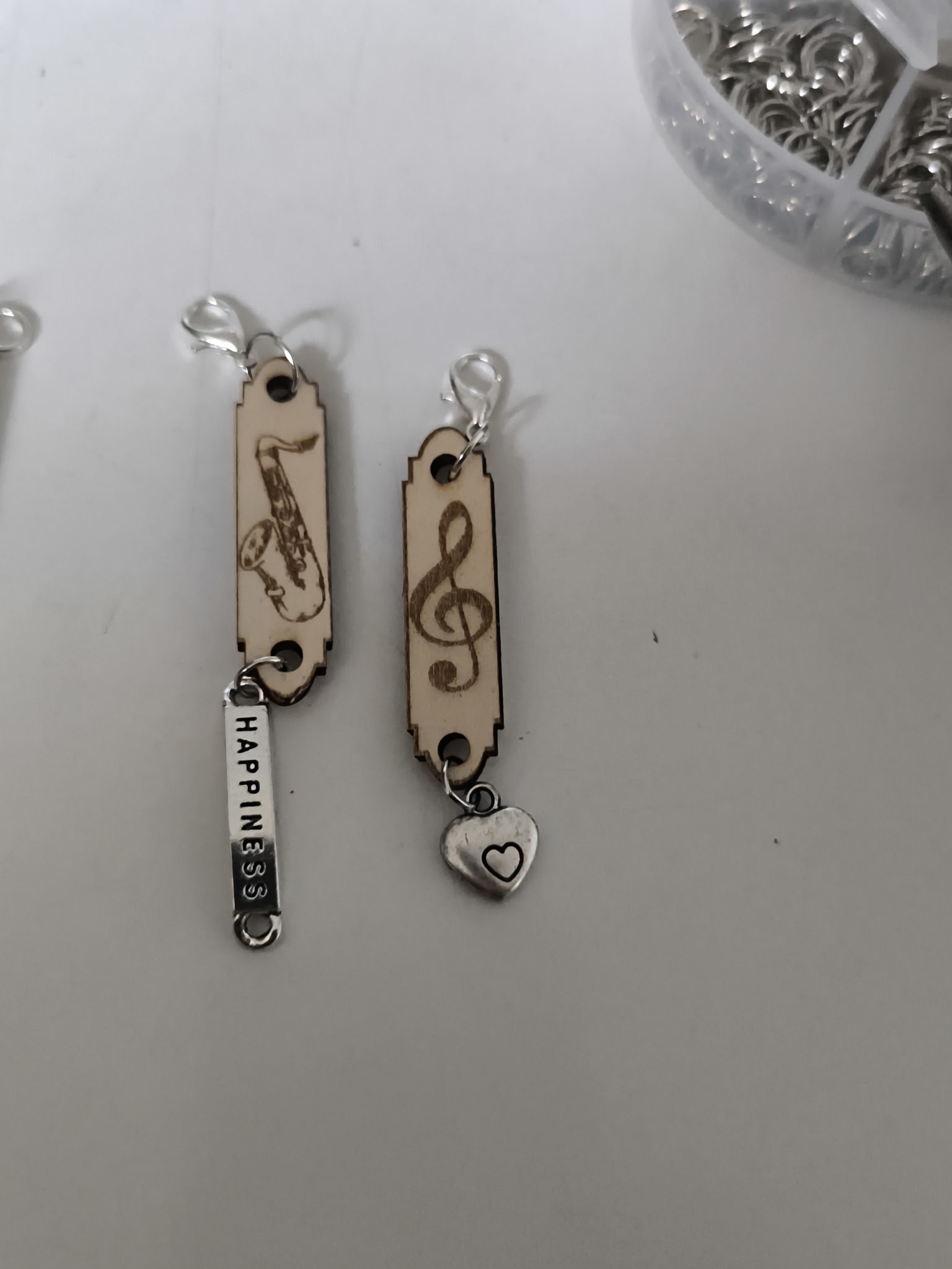 [Laser cut and engrave] Bracelets avec motifs de notes de musique et instruments