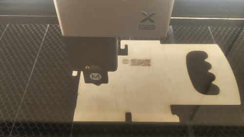 [Laser cut and engrave] Wooden social media display sign with QR codes for Les Attachantes