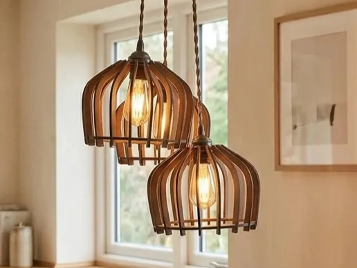 [Laser cut and engrave] Lámpara colgante de madera con diseño de jaula