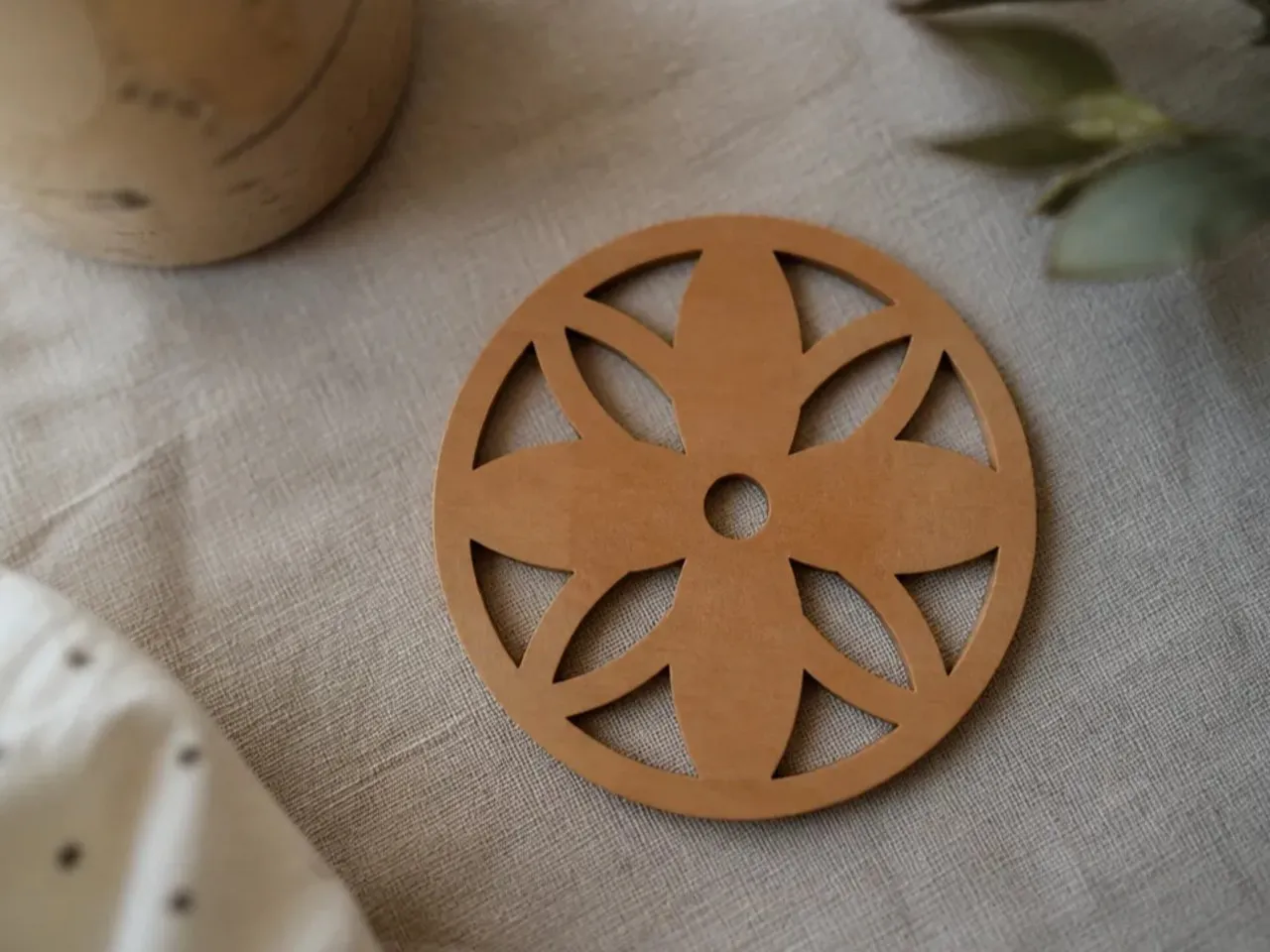 [Laser cut and engrave] Circular wooden coaster with floral cutout pattern