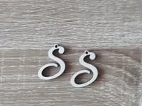[Laser cut and engrave] Boucles d'oreilles pendantes avec initiale lettre S