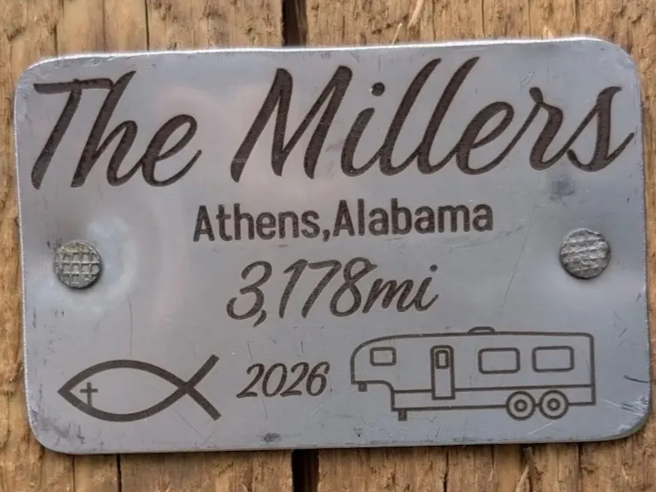 [Laser cut and engrave] Personalized Metal Camper Travel Sign with Family Name and Location