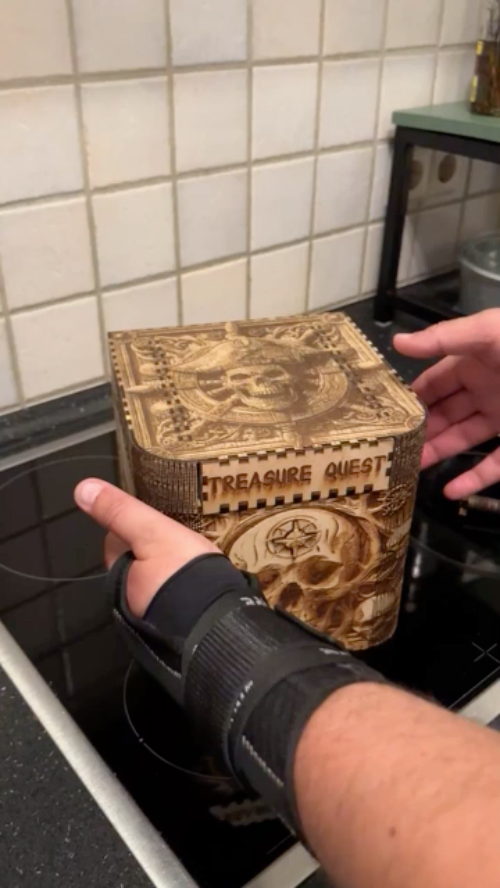 [Laser cut and engrave] Holzschatulle Treasure Quest mit Totenkopf Motiv