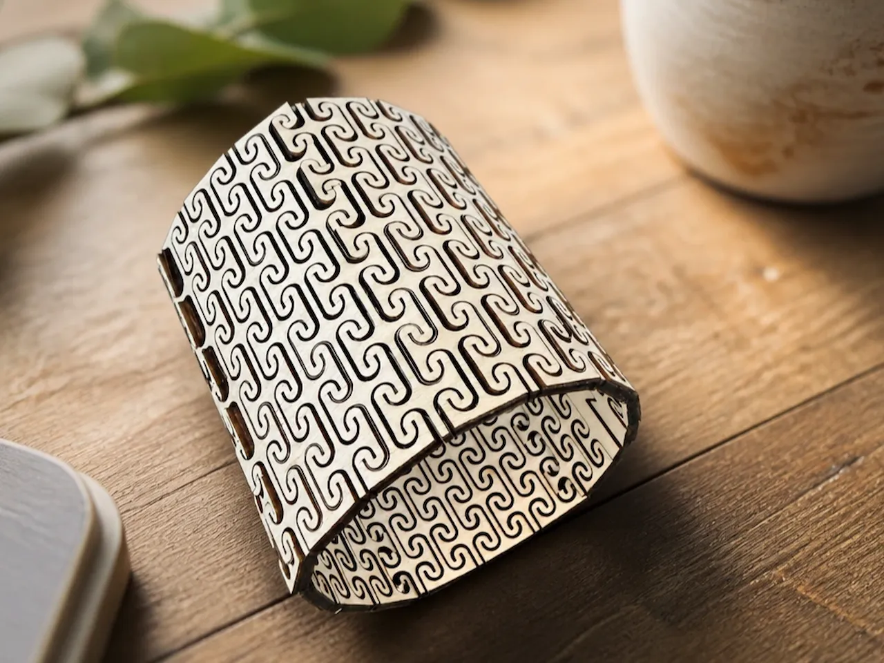 [Laser cut and engrave] Bracciale rigido con motivo geometrico a incastro