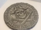 [Laser cut and engrave] Runde Schieferplatte mit Totenkopf Medallie
