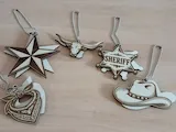 [Laser cut and engrave] Ornements suspendus sur le thème du western avec étoile, chapeau et insigne de shérif
