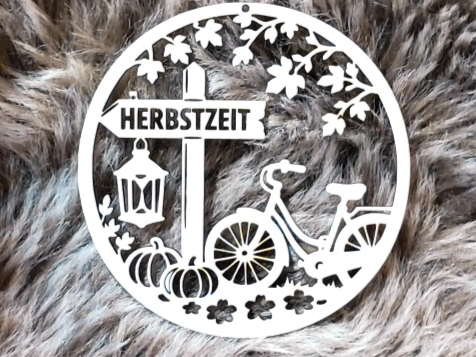 Runder Herbst Türkranz mit Fahrrad, Kürbissen und Laterne