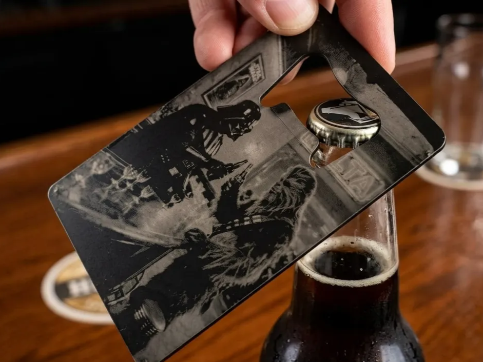 Décapsuleur metal format carte de crédit avec motif Star Wars