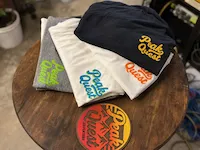 [Laser cut and engrave] Peak Quest T-Shirts mit Logo-Aufdruck