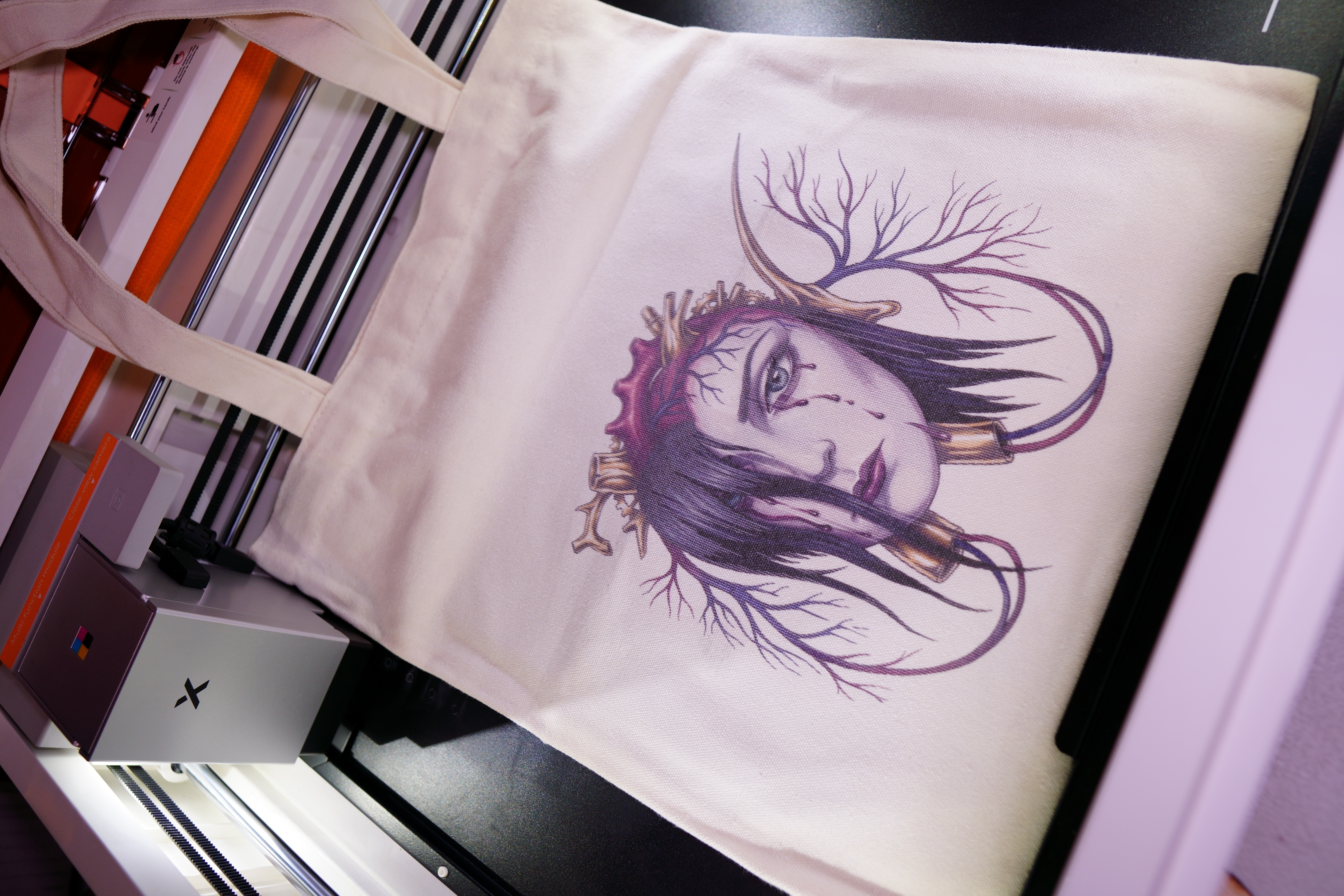 [Inkjet printing] Canvas Tote Bag Print of a Mechanical/Cyborg Bleeding heart