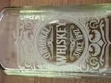 [Laser cut and engrave] Bouteille en verre avec motif ornemental original whiskey