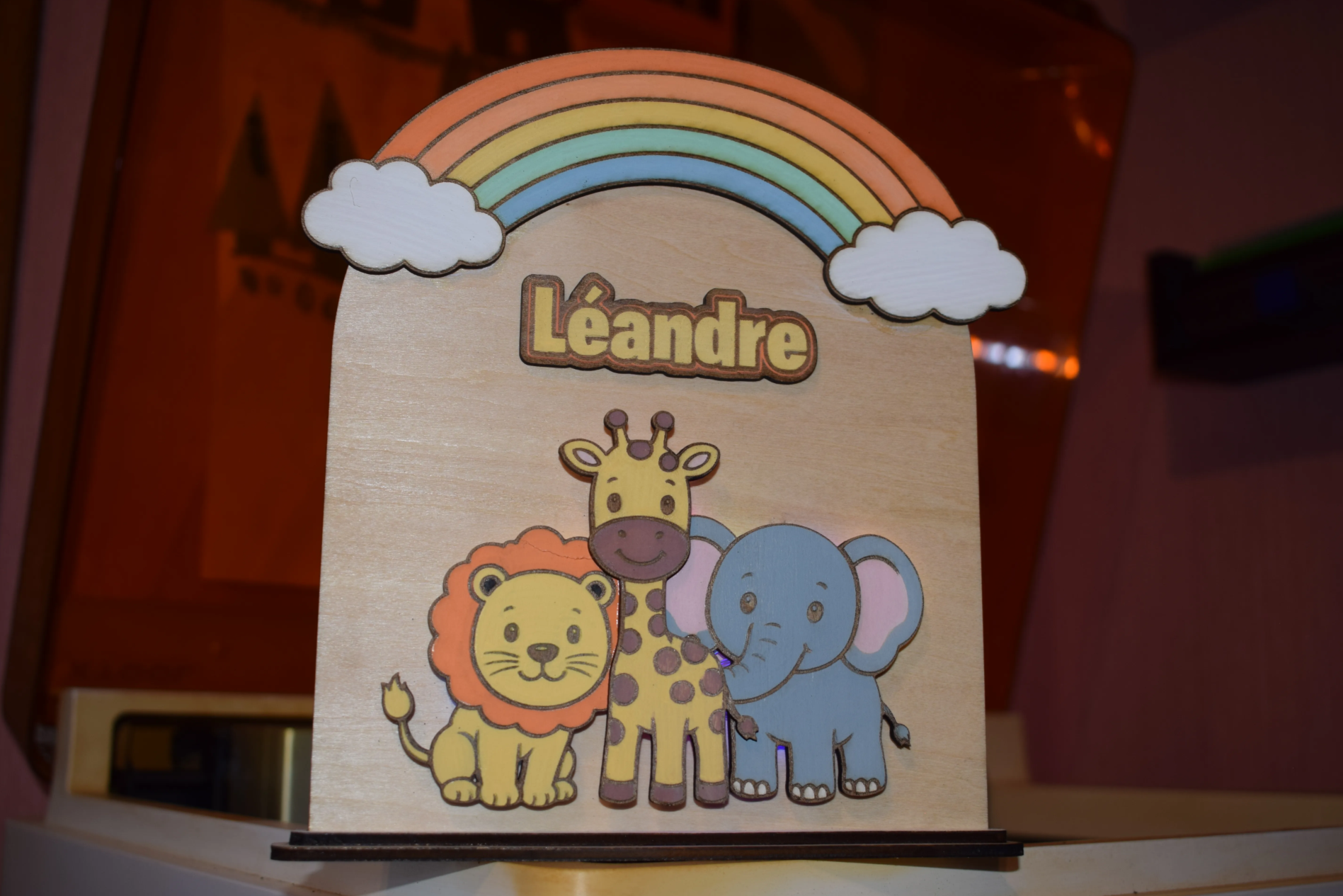 [Laser cut and engrave] Veilleuse personnalisée avec prénom arc-en-ciel et animaux de la jungle