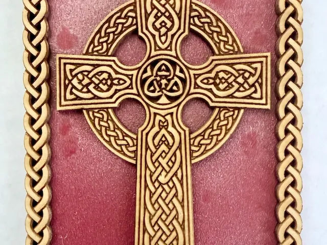 Celtic Cross Wall Hanging with Intricate Knotwork Pattern