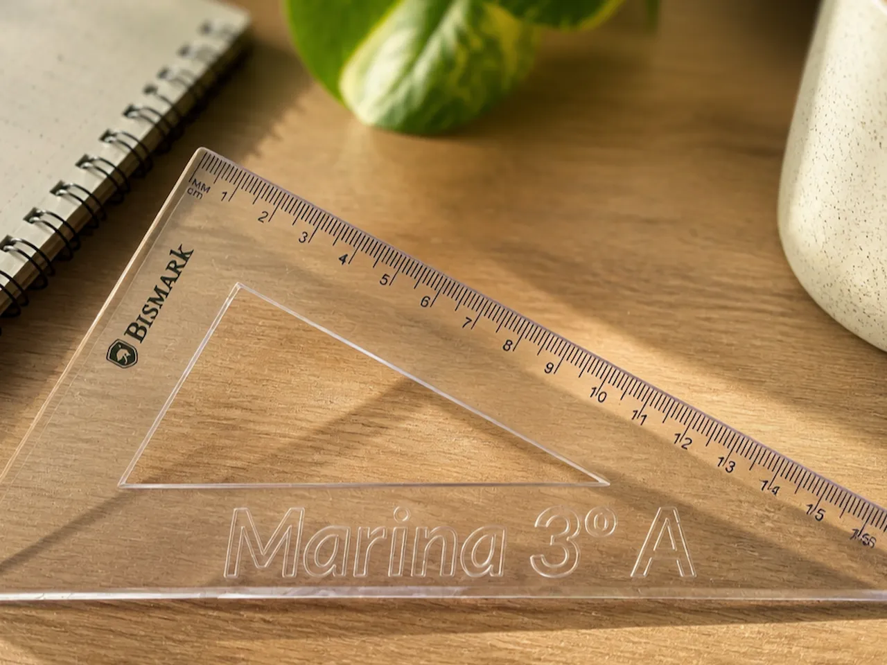 [Laser cut and engrave] Escuadra de dibujo transparente personalizada con nombre