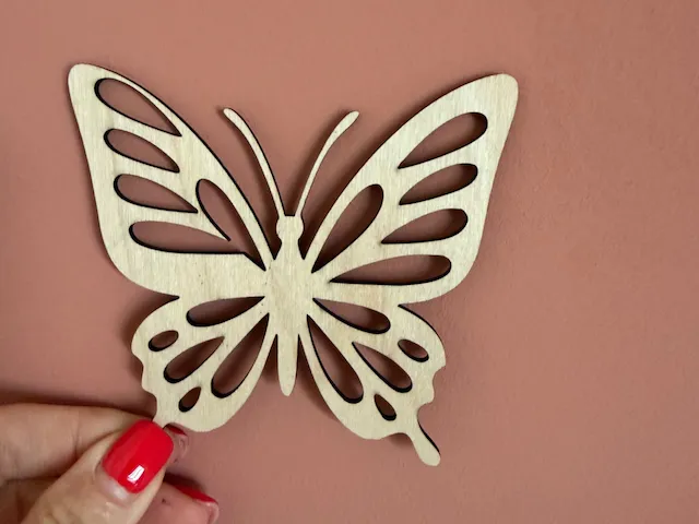 Papillon ajouré en bois pour décoration murale