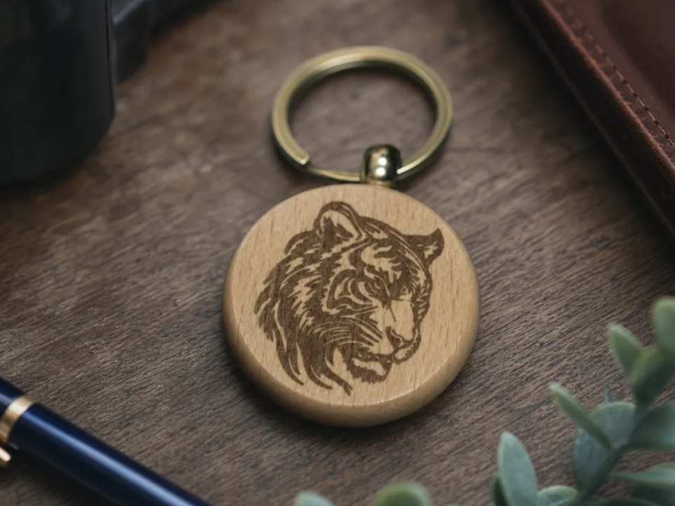 Round Wooden Keychain Featuring a Tiger Head Illustration