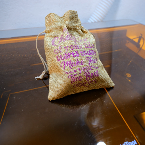 [Laser cut and engrave,Inkjet printing,Foil transfer] Joyero personalizado con bolsa de arpillera y pendientes para un cumpleaños genial!