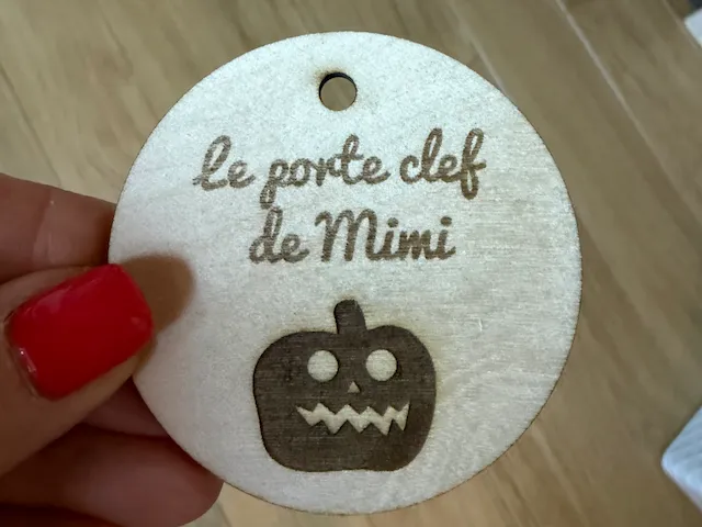 Porte-clés rond en bois personnalisé avec motif citrouille d'Halloween