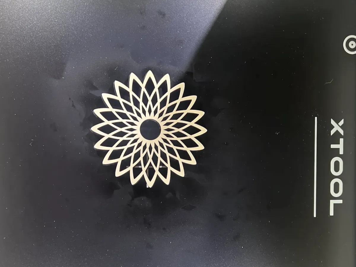[Laser cut and engrave] Geometric flower mandala cutout