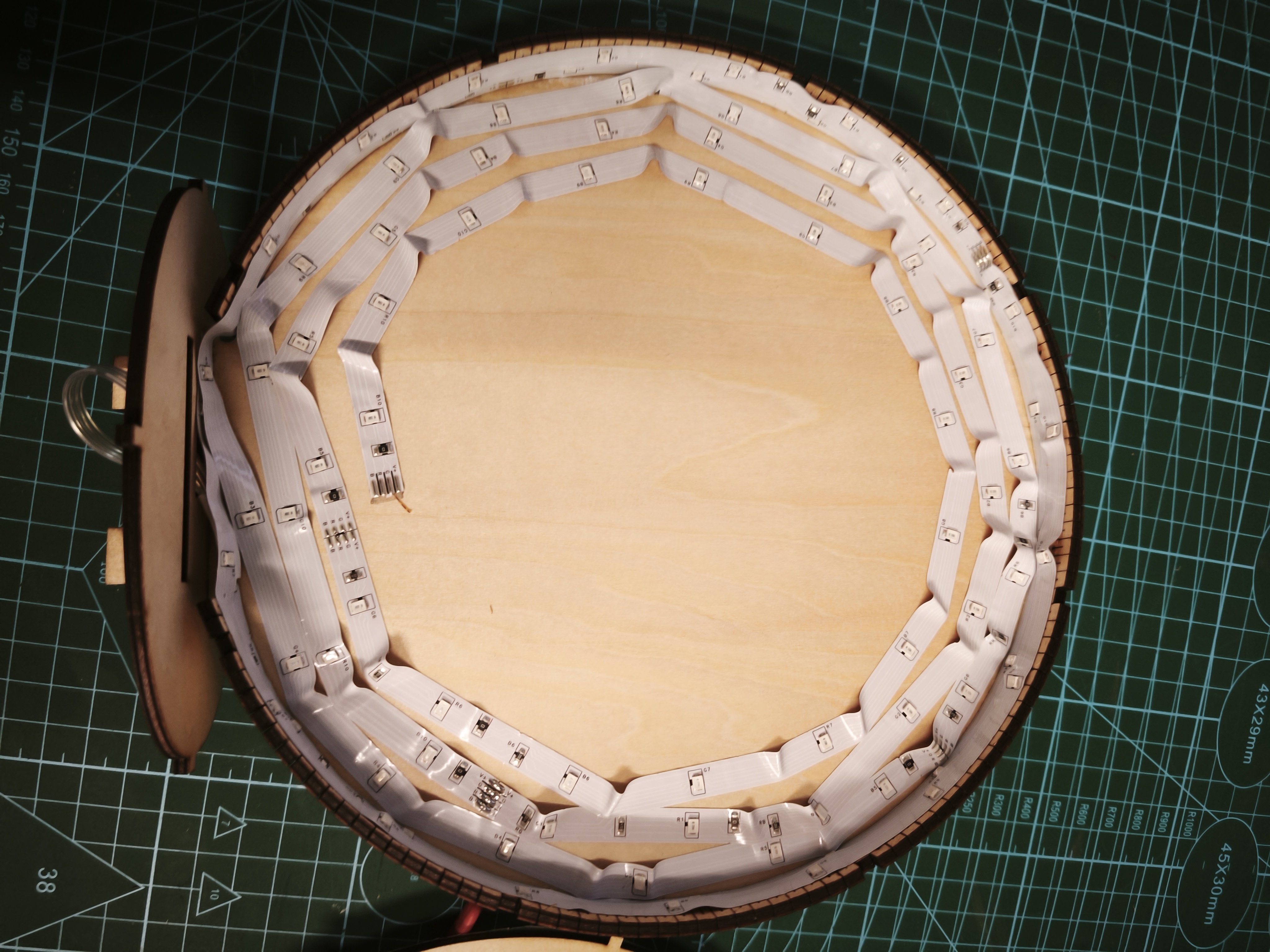 Illuminated Tree of Life Circular Table Lamp instruction: step 1 - 