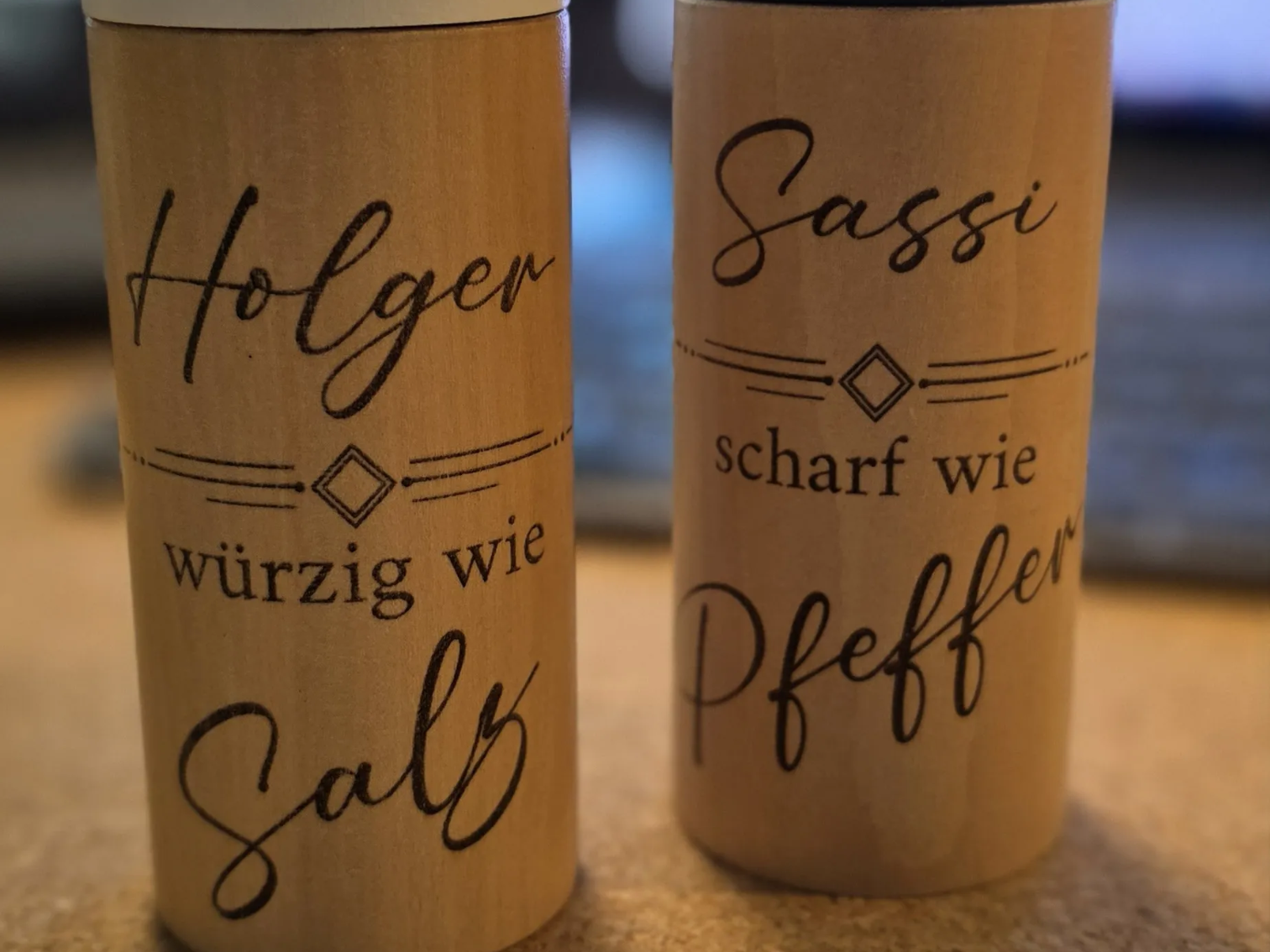 Personalisierte Salz- und Pfeffermühle aus Holz mit Namensgravur (xTool M2 + RA3 Lite)