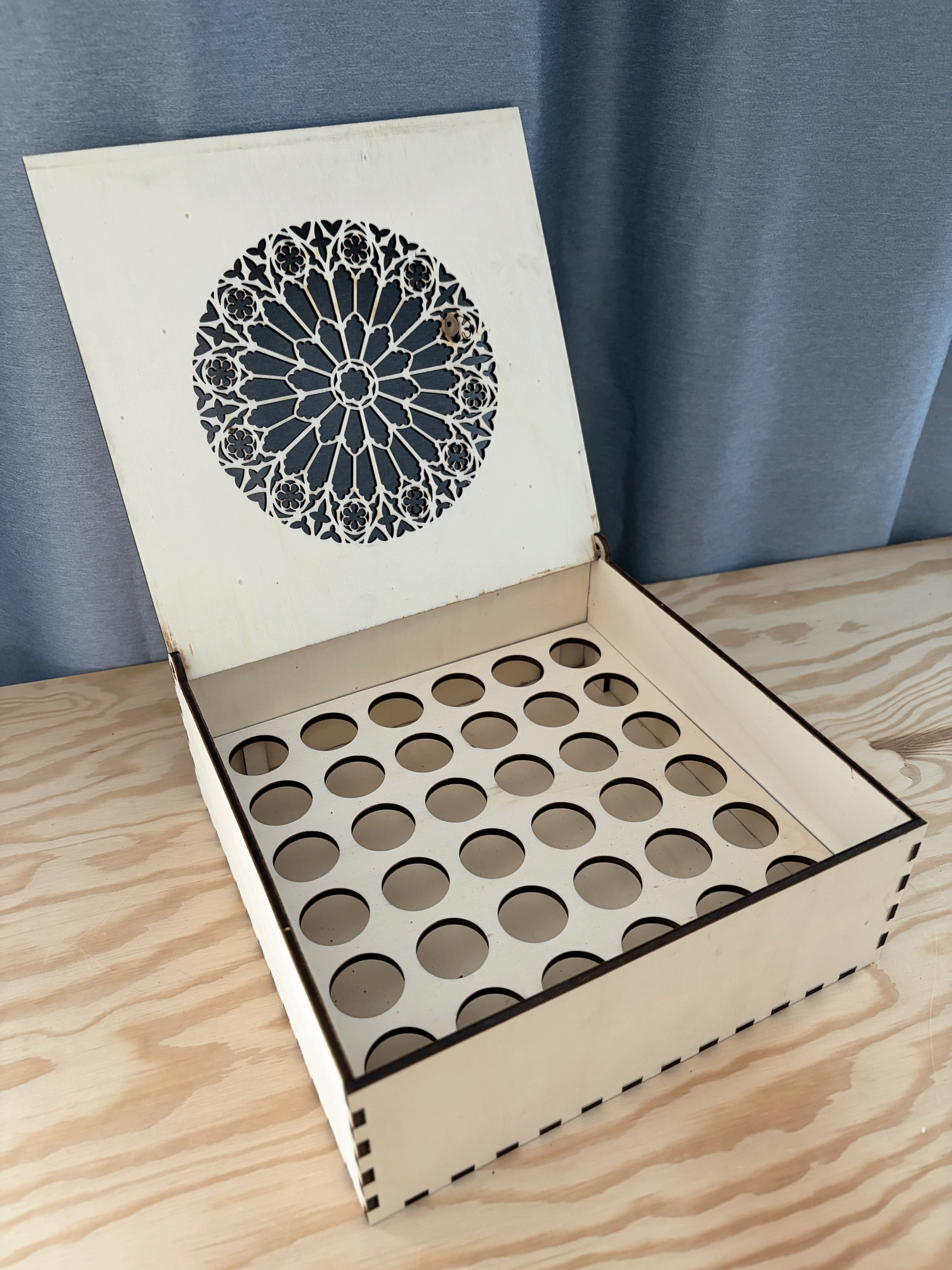 [Laser cut and engrave] Scatola con rosone