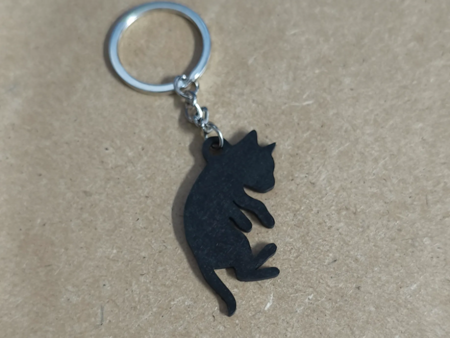 Llavero con silueta de gato negro