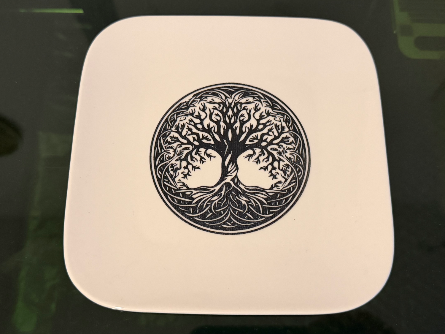 Assiette céramique avec motif d'arbre de vie