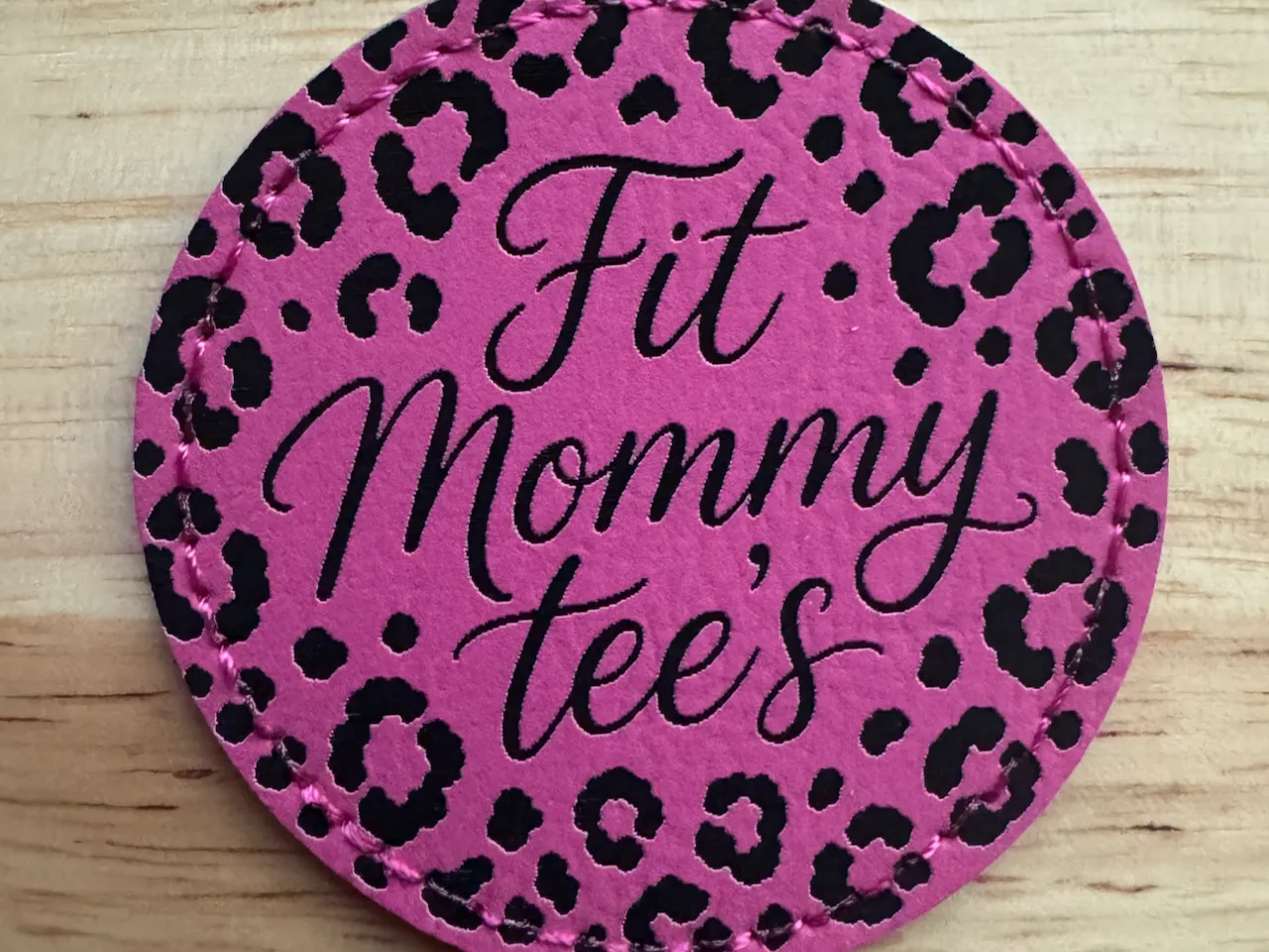 [Laser cut and engrave] Fit Mommy Tee's Pink Leopard Print Round Clothing Patch