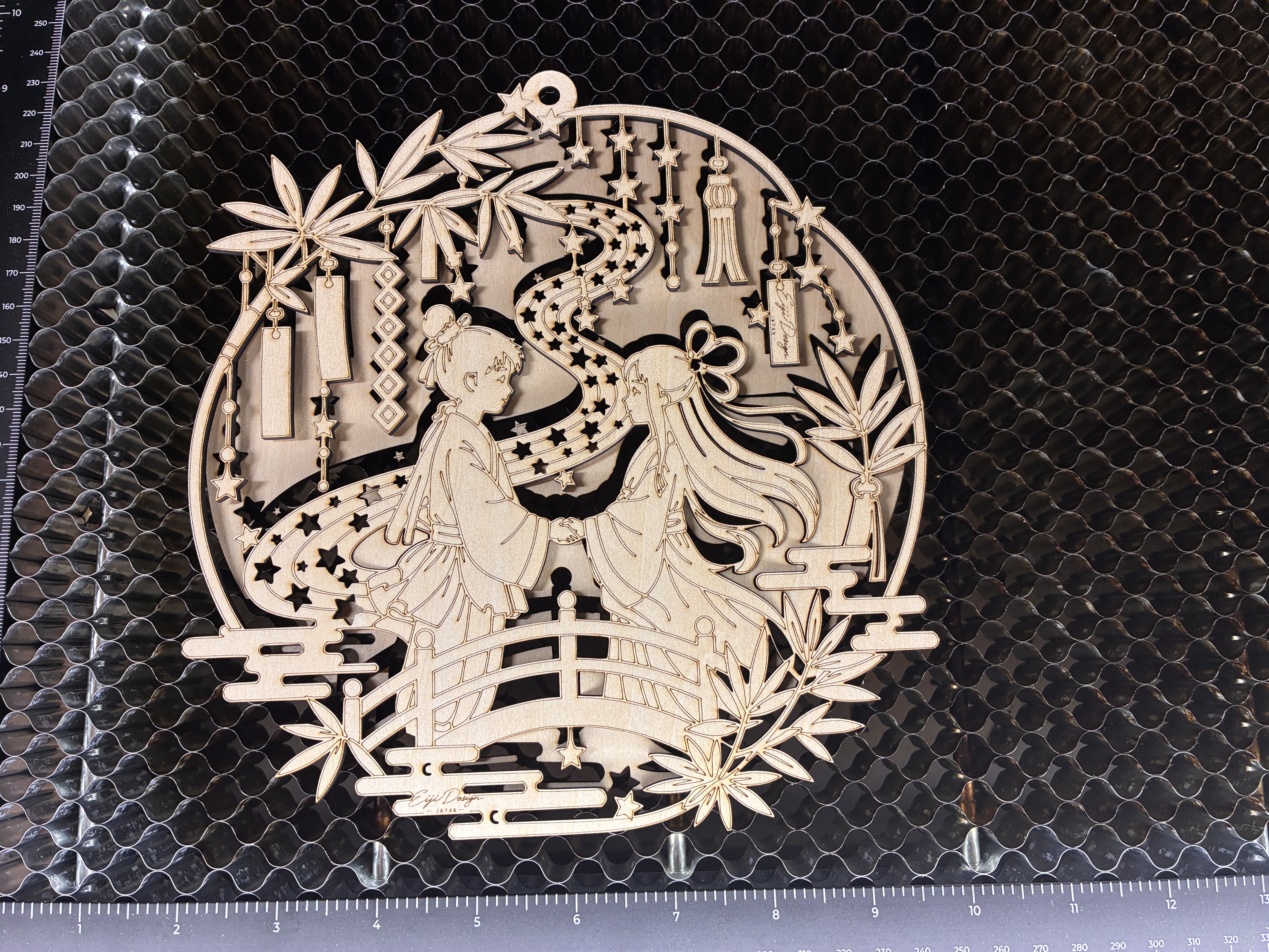 A circular wall-hanging decoration depicting Orihime and Hikoboshi from Tanabata instruction: step 2 - Processing