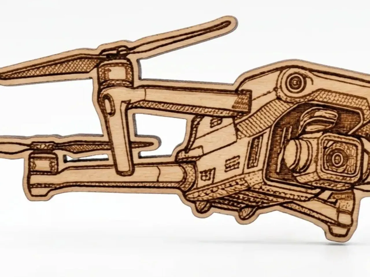 [Laser cut and engrave] Holzfigur einer Drohne mit Kamera