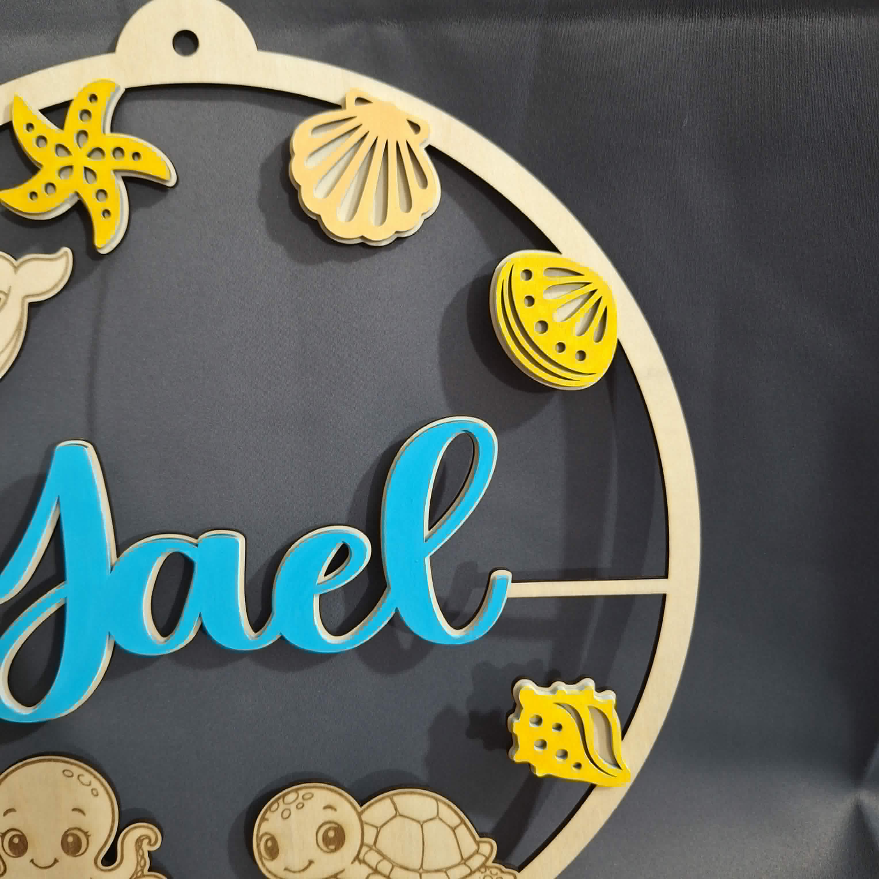 [Laser cut and engrave] Plaque murale ronde personnalisée avec prénom Yael et motifs d'animaux marins