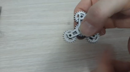 [Laser cut and engrave] Three-Gear Mechanical Spinner Toy