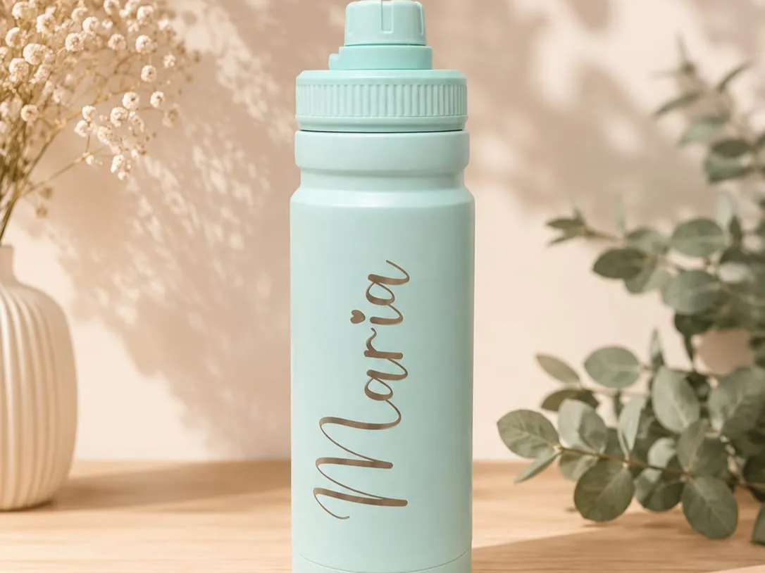 Botella de agua color menta con nombre personalizado