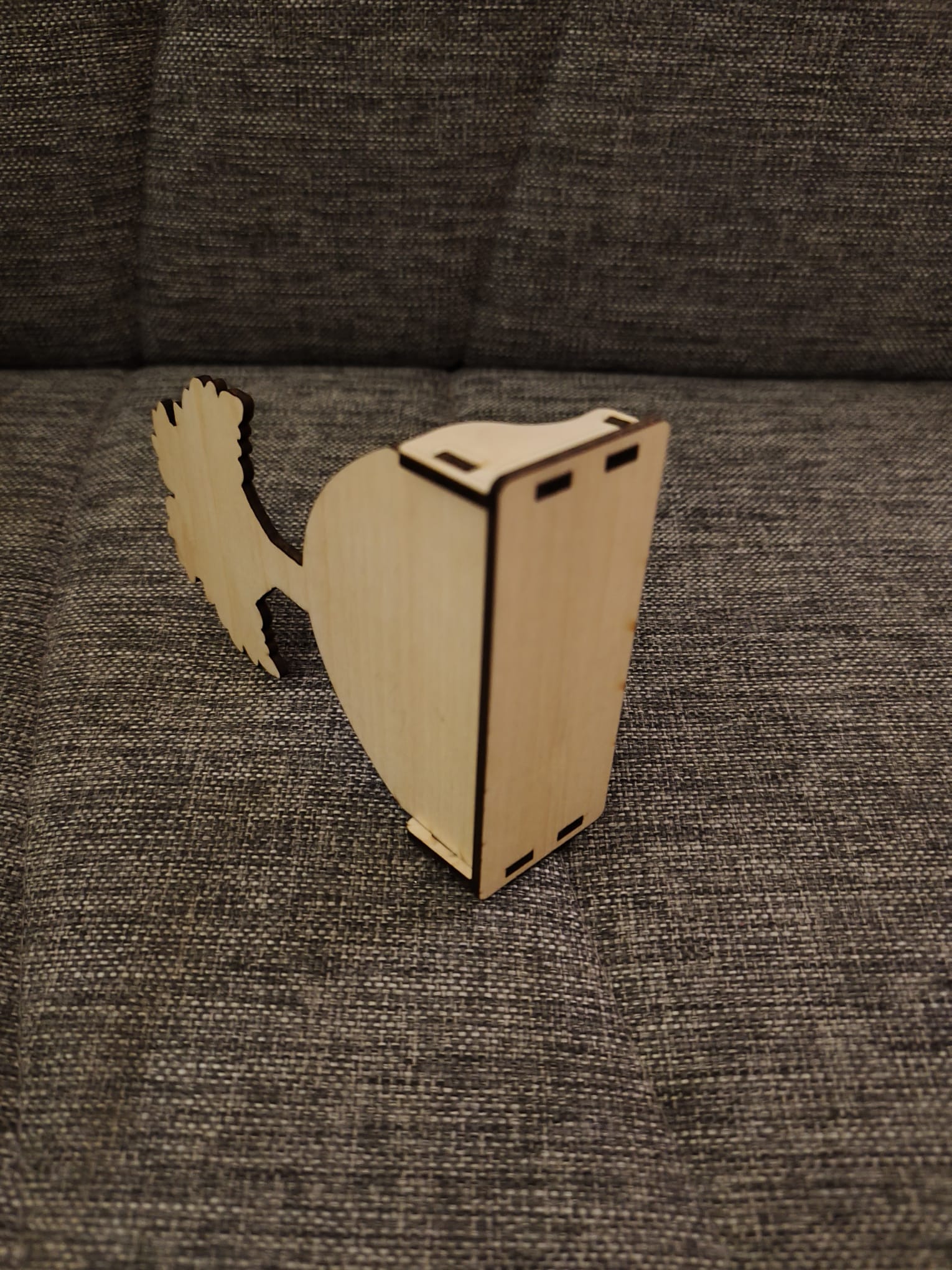 [Laser cut and engrave] Tree Motif Wooden Business Card Holder