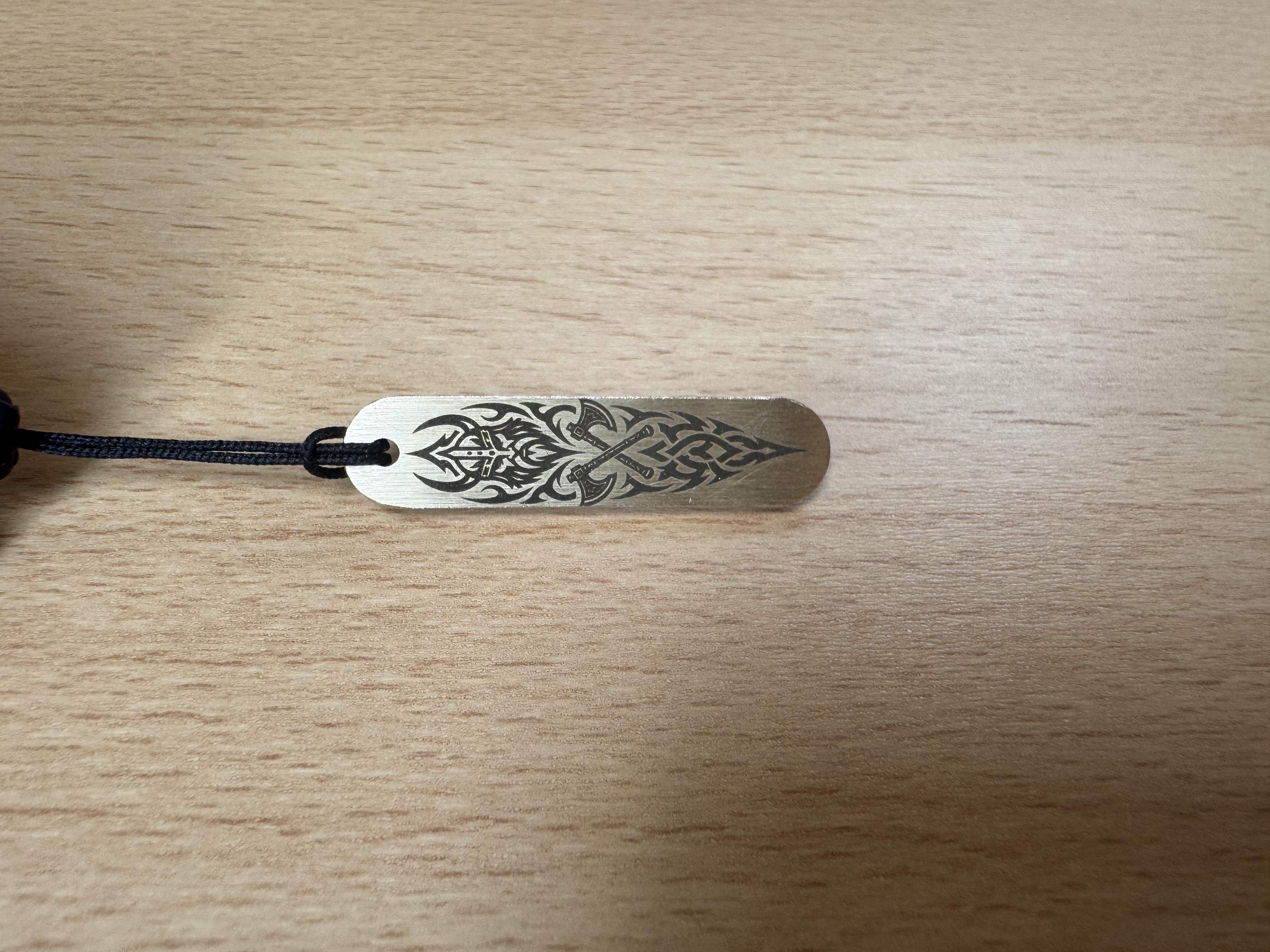 [Laser cut and engrave] Wikinger Anhänger mit Mut Glück Kraft Gravur