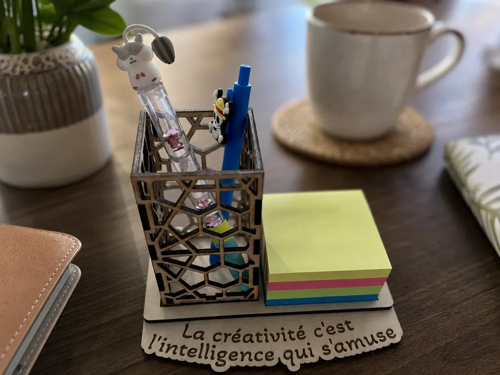 Pot à crayons avec support pour notes adhésives