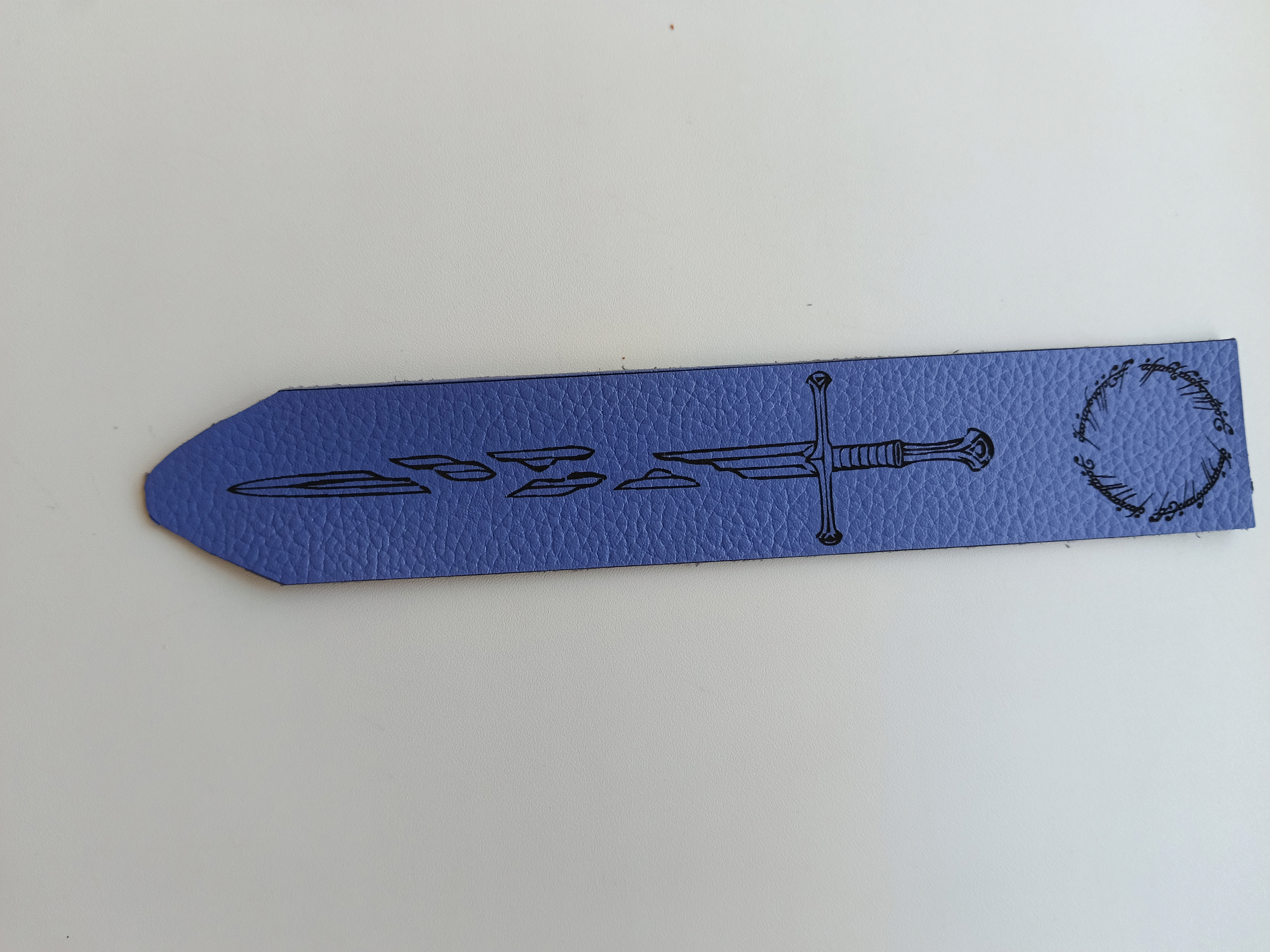 [Laser cut and engrave,Screen printing] Книжная закладка из кожи